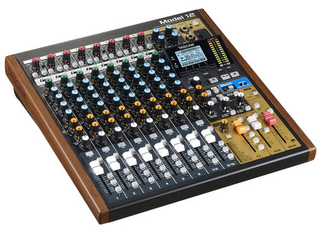 Tascam Model 12 analog mikser og 12 track digital recorder