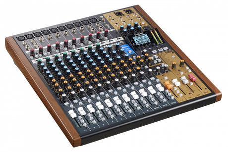 Tascam Model 16 analog mikser og 14 track digital recorder