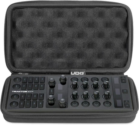 UDG Creator NI Traktor Z1 MK2/ X1 MK3/ Reloop Mixtour Pro hardkoffert svart