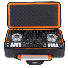 UDG Ultimate MIDI kontrollere-ryggsekk Large svart/Orange innside MKII