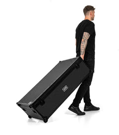 UDG Ultimate DJ Podium Workstation Flight Case svart Plus (Wheels)