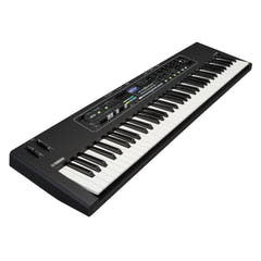 Yamaha CK76 Stage Keyboard med 76 halvt vektede tangenter
