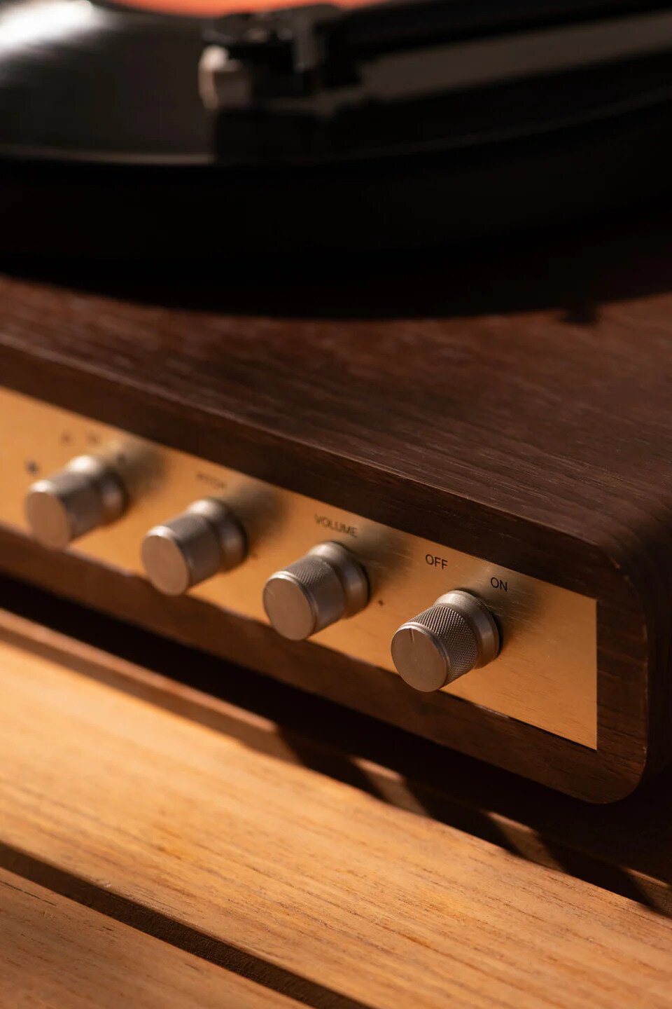 Crosley C65 platespiller med høyttalere, Valnøtt